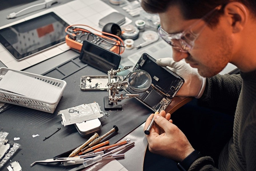 electronics repair shop in london